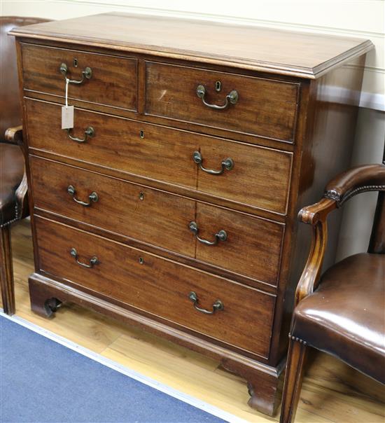 A George III mahogany chest of drawers, W.95cm